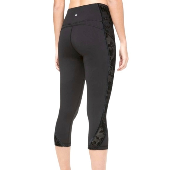 Lululemon Wunder Under High-rise Crop Flocked 21” inseam Black Size 2 - Picture 1 of 12